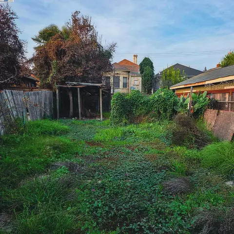 Exterior - 866 Isabella St, Oakland, CA 94607 photo 2 of 2