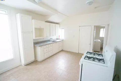 Kitchen - 866 Isabella St, Oakland, CA 94607 photo 1 of 4