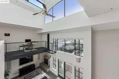 850 W Grand Ave #17, Oakland, CA 94607