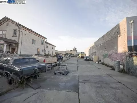 1041 7th Ave, Oakland, CA 94607