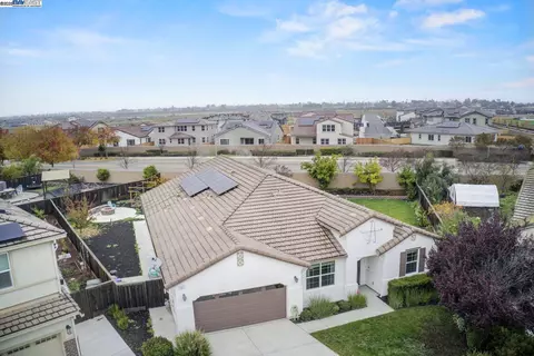 917 Talaria Ct, Oakley, CA 94561