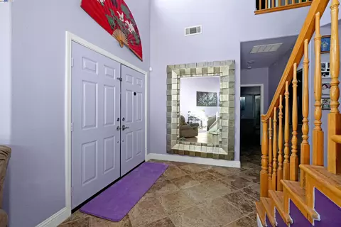 Entry Way - 1445 Yorkshire Loop, Tracy, CA 95376 photo 3 of 10
