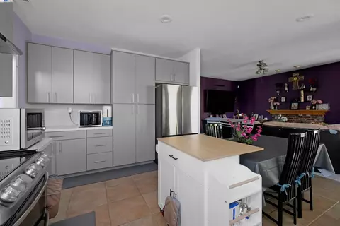 Kitchen - 1445 Yorkshire Loop, Tracy, CA 95376 photo 6 of 6