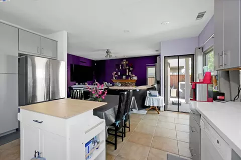 Kitchen - 1445 Yorkshire Loop, Tracy, CA 95376 photo 2 of 6