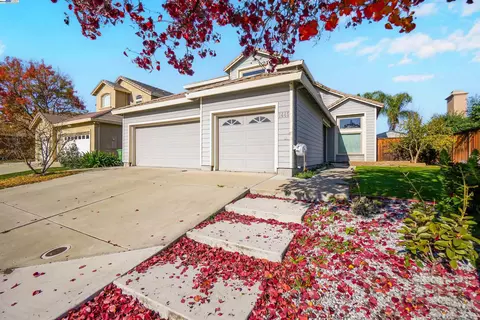 Exterior - 1445 Yorkshire Loop, Tracy, CA 95376 photo 4 of 12