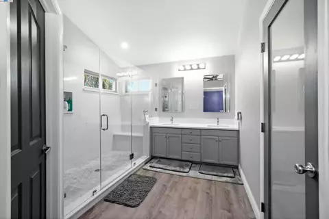 Bath - 1445 Yorkshire Loop, Tracy, CA 95376 photo 1 of 4