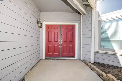 Entry Way - 1445 Yorkshire Loop, Tracy, CA 95376 photo 1 of 10