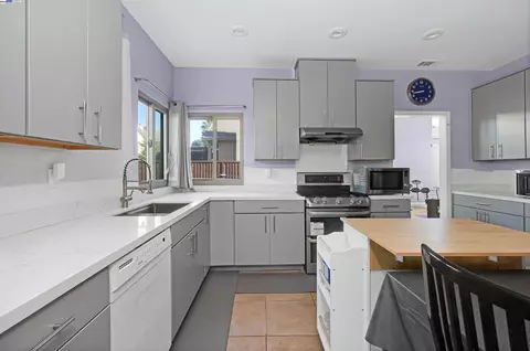 Kitchen - 1445 Yorkshire Loop, Tracy, CA 95376 photo 5 of 6
