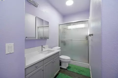 Bath - 1445 Yorkshire Loop, Tracy, CA 95376 photo 2 of 4