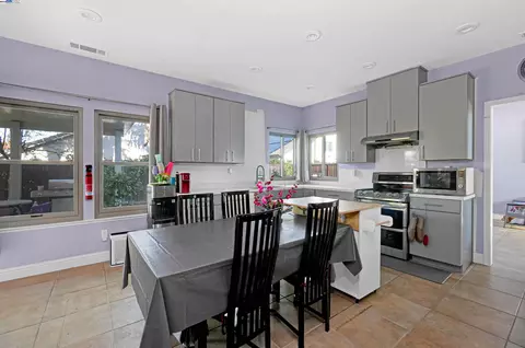 Kitchen - 1445 Yorkshire Loop, Tracy, CA 95376 photo 4 of 6