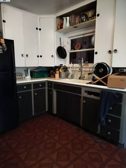 Kitchen - 124130 136 Yosemite Meadows Dr, Modesto, CA 95357 photo 1 of 1
