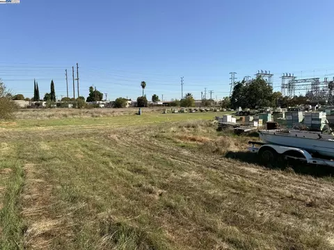 Exterior - 124130 136 Yosemite Meadows Dr, Modesto, CA 95357 photo 5 of 6