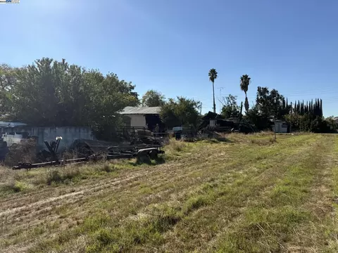 Exterior - 124130 136 Yosemite Meadows Dr, Modesto, CA 95357 photo 6 of 6