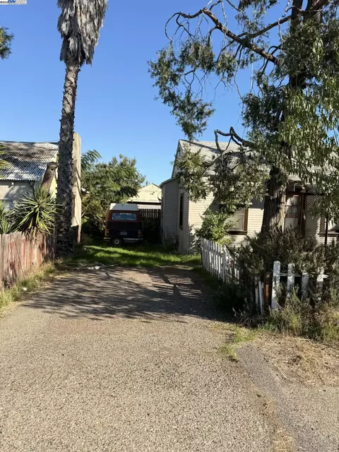 Exterior - 124130 136 Yosemite Meadows Dr, Modesto, CA 95357 photo 3 of 6