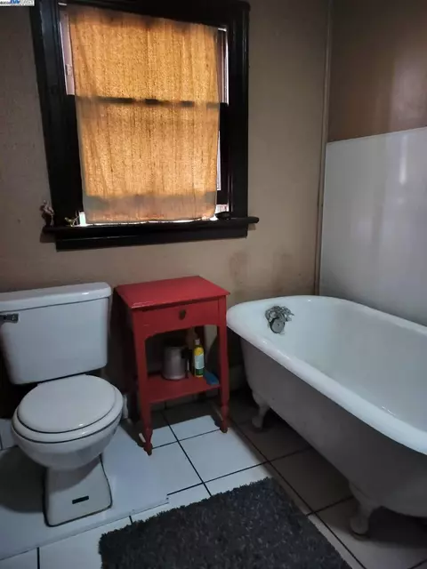 Bath - 124130 136 Yosemite Meadows Dr, Modesto, CA 95357 photo 1 of 1