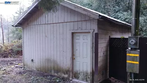 Exterior - 28440 Ryan Creek Rd, Willits, CA 95490 photo 3 of 6