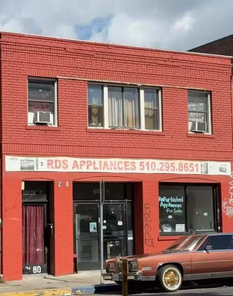 2560 International Blvd, Oakland, CA 94601