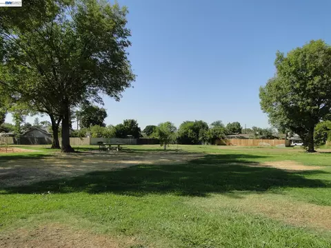130 Mcgregor St, Merced, CA 95341 photo 1