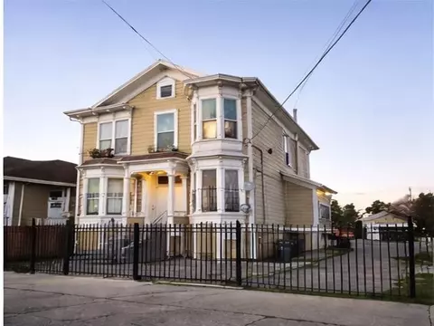874 Isabella St, Oakland, CA 94607