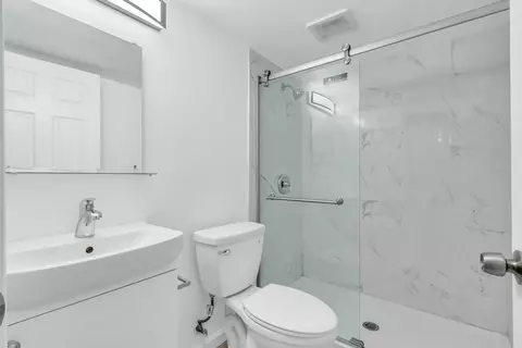 Bath - 2340 Virginia St, Berkeley, CA 94709 photo 3 of 3