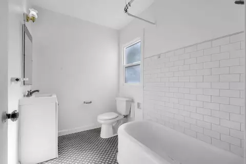 Bath - 2340 Virginia St, Berkeley, CA 94709 photo 2 of 3