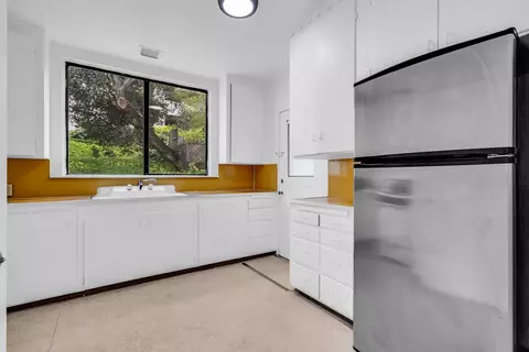 Kitchen - 2340 Virginia St, Berkeley, CA 94709 photo 4 of 5