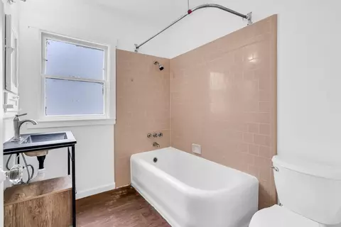 Bath - 2340 Virginia St, Berkeley, CA 94709 photo 1 of 3