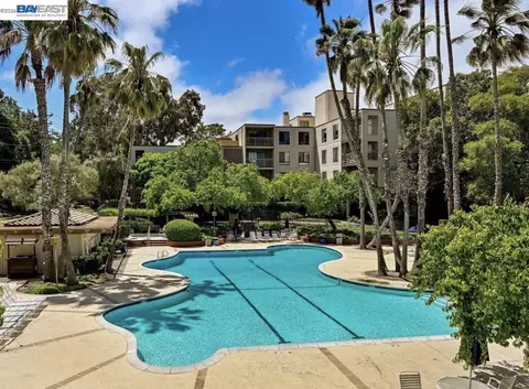 300 N Civic Dr #402, Walnut Creek, CA 94596