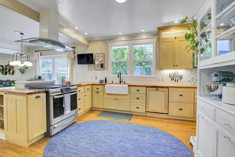 1215 Castro St, Martinez, CA 94553 photo 1