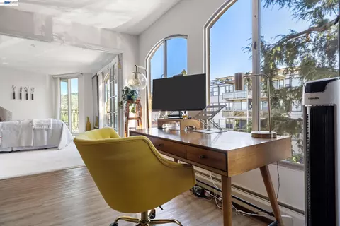 5405 Carlton St #303, Oakland, CA 94618