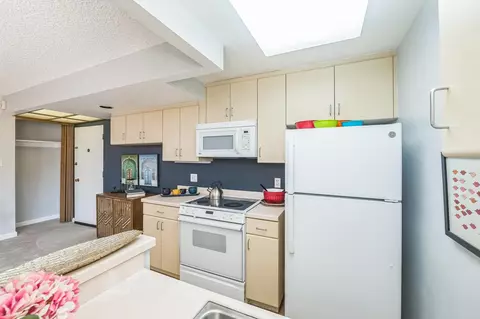 Kitchen - 2550 Dana St #2F, Berkeley, CA 94704 photo 4 of 6