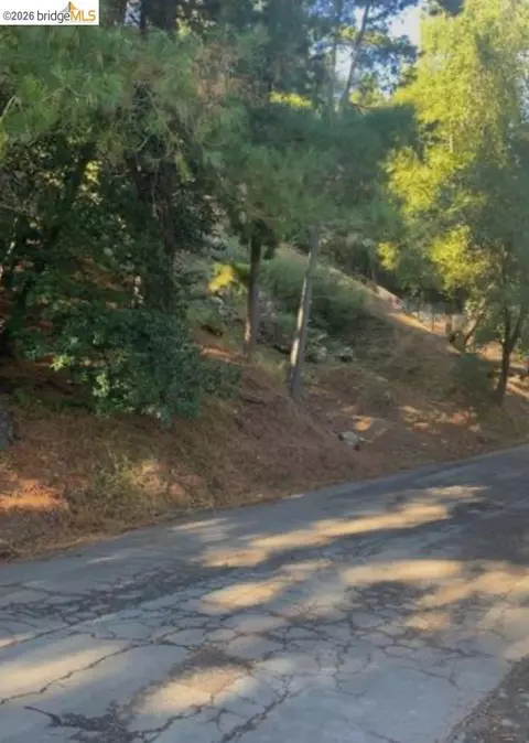 6558 Girvin Dr, Oakland, CA 94611