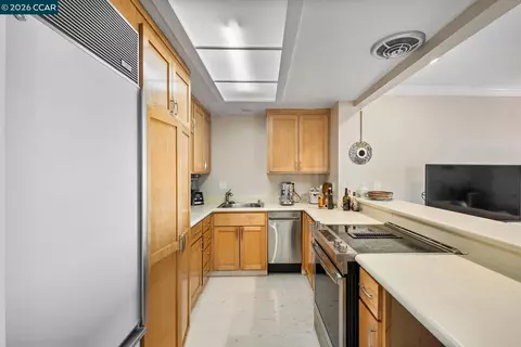 Kitchen - 2 Panoramic Way #304, Berkeley, CA 94704 photo 2 of 6