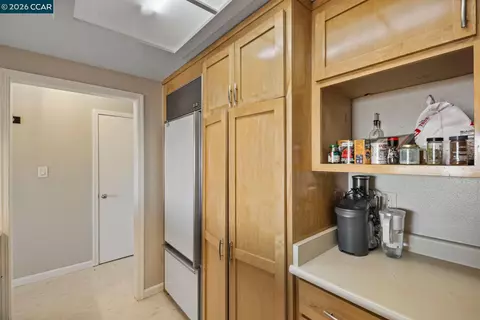 Kitchen - 2 Panoramic Way #304, Berkeley, CA 94704 photo 4 of 6