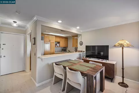 Dining - 2 Panoramic Way #304, Berkeley, CA 94704 photo 1 of 1
