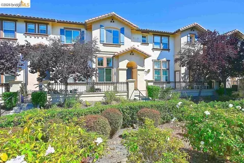 215 Santa Barbara St, San Pablo, CA 94806