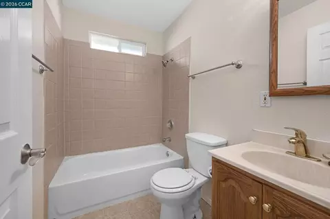 Bath - 816 Grant St, Vallejo, CA 94590 photo 1 of 2
