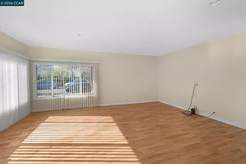 Living - 816 Grant St, Vallejo, CA 94590 photo 5 of 5