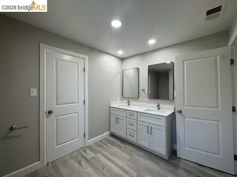 Bath - 35 E 16th St, Antioch, CA 94509 photo 3 of 3