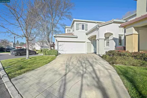 Exterior - 738 Marsh Pl, Fairfield, CA 94533 photo 5 of 10