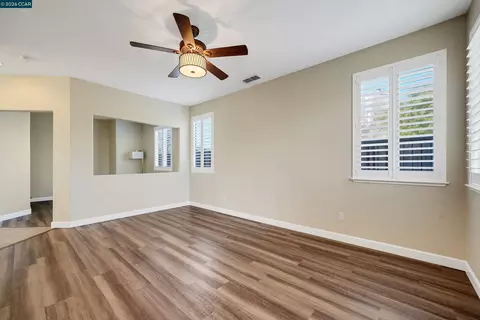 Living - 738 Marsh Pl, Fairfield, CA 94533 photo 5 of 5