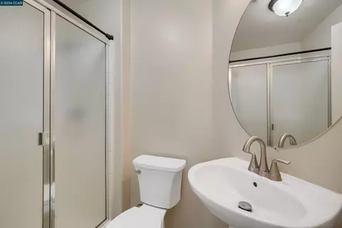 Bath - 738 Marsh Pl, Fairfield, CA 94533 photo 1 of 4