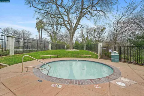 Exterior - 738 Marsh Pl, Fairfield, CA 94533 photo 4 of 10
