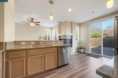 Kitchen - 738 Marsh Pl, Fairfield, CA 94533 photo 5 of 5