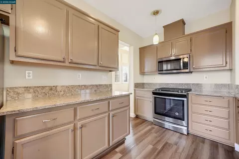 Kitchen - 738 Marsh Pl, Fairfield, CA 94533 photo 1 of 5