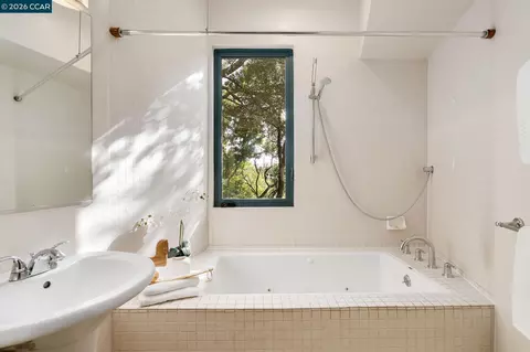 Bath - 161 Panoramic Way, Berkeley, CA 94704 photo 3 of 4