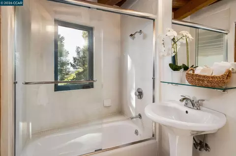 Bath - 161 Panoramic Way, Berkeley, CA 94704 photo 2 of 4