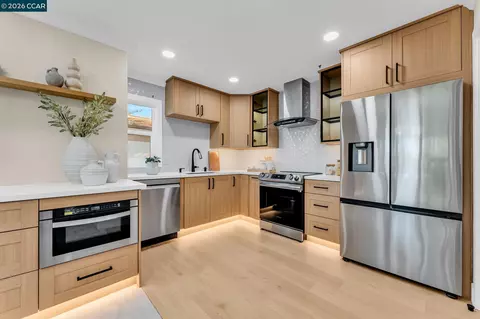 2825 Ptarmigan Dr #3, Walnut Creek, CA 94595