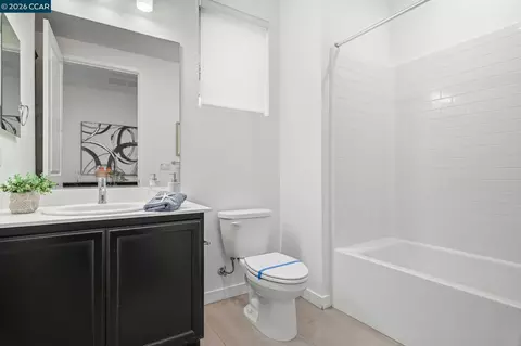 Bath - 5862 Cadence Ave, Dublin, CA 94568 photo 1 of 4