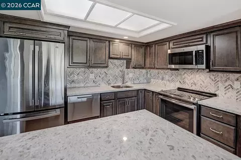 3136 Ptarmigan Dr #5, Walnut Creek, CA 94595